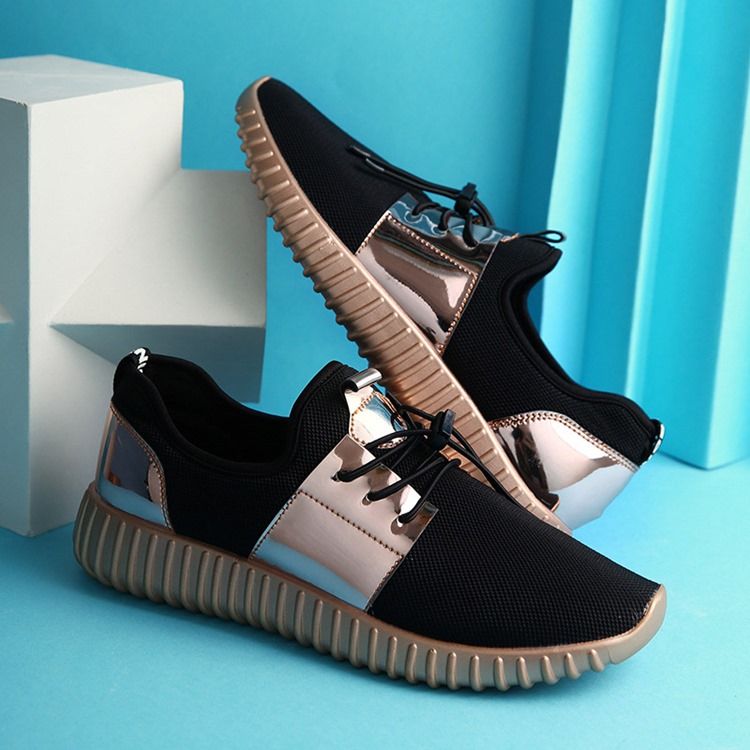 Lågskurna Sneakers I Övre Pu Med Snörning