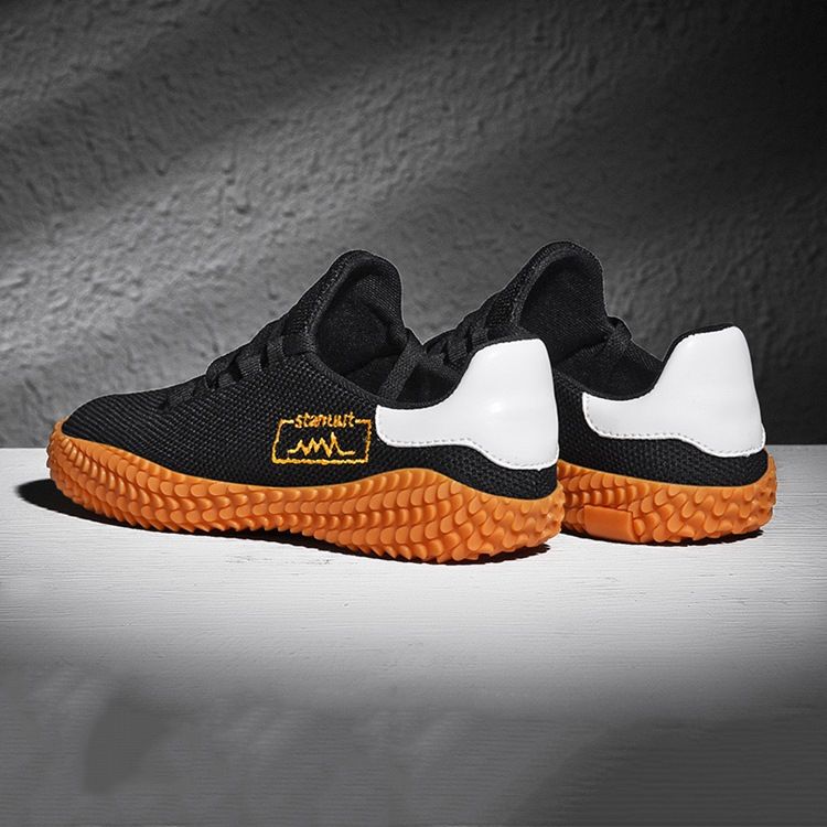 Sportplatta Med Lågskurna Sneakers Med Runda Tå