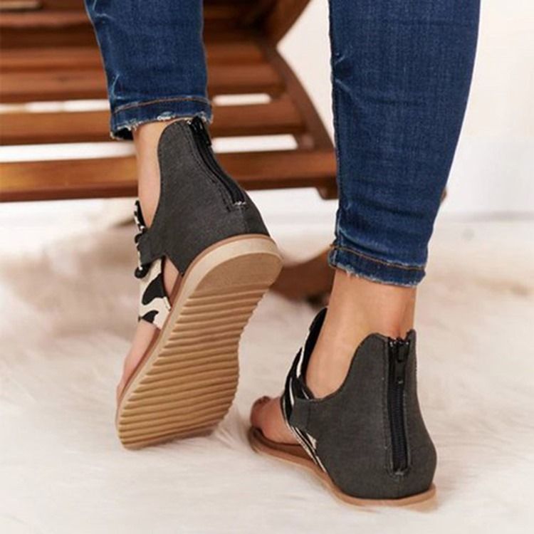 Dragkedja Med Häl Som Täcker Geometriska Sandaler