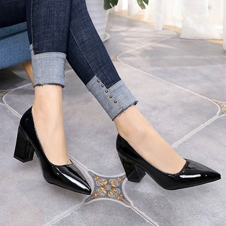 Professionella Spetsiga Tå Plain Chunky Pumps