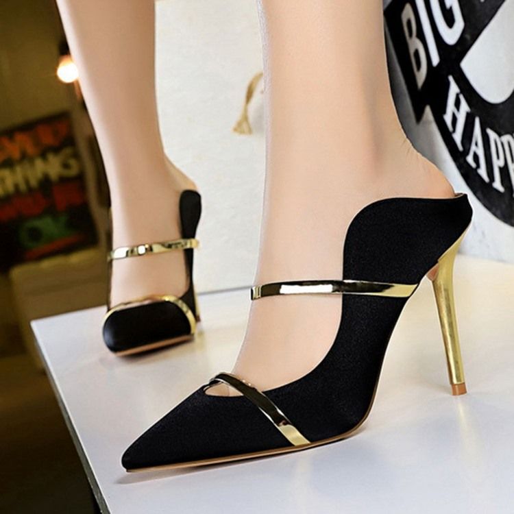 Slip-On Closed Toe Ihåliga Gummitofflor