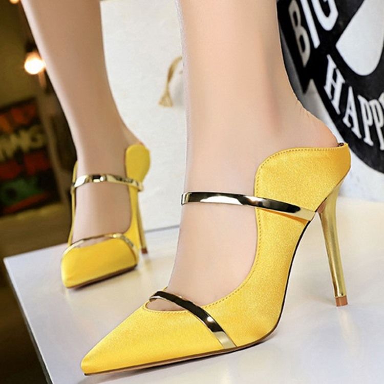 Slip-On Closed Toe Ihåliga Gummitofflor