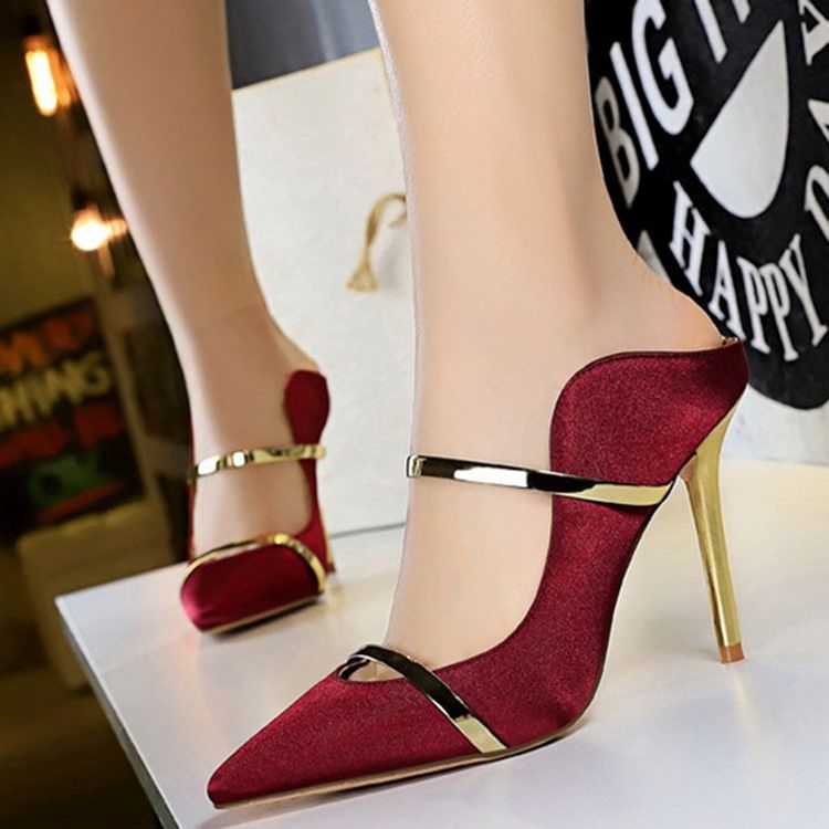 Slip-On Closed Toe Ihåliga Gummitofflor