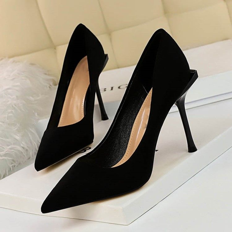 Slip-On Pumps I Fuskmocka Med Spetsad Tå Med Stilettklack
