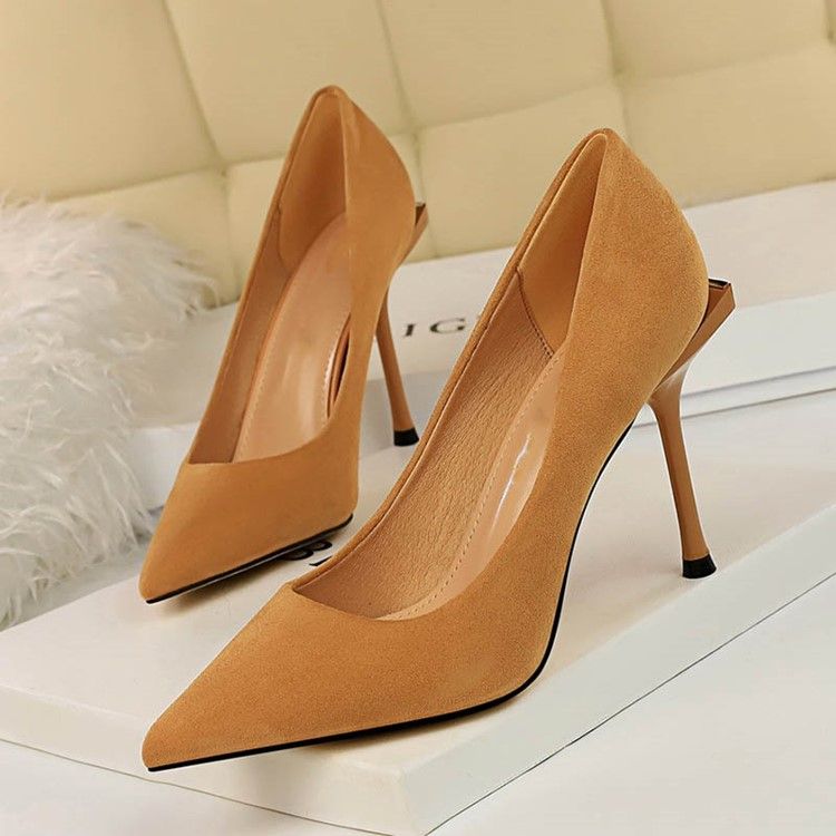 Slip-On Pumps I Fuskmocka Med Spetsad Tå Med Stilettklack