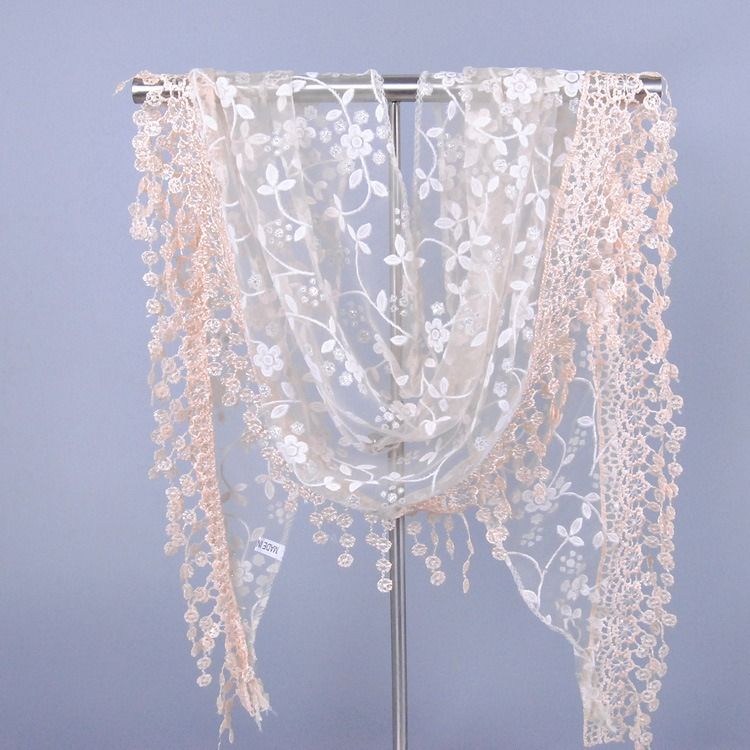 Elegant Triangulär Scarf Med Spetskant