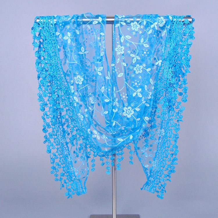 Elegant Triangulär Scarf Med Spetskant