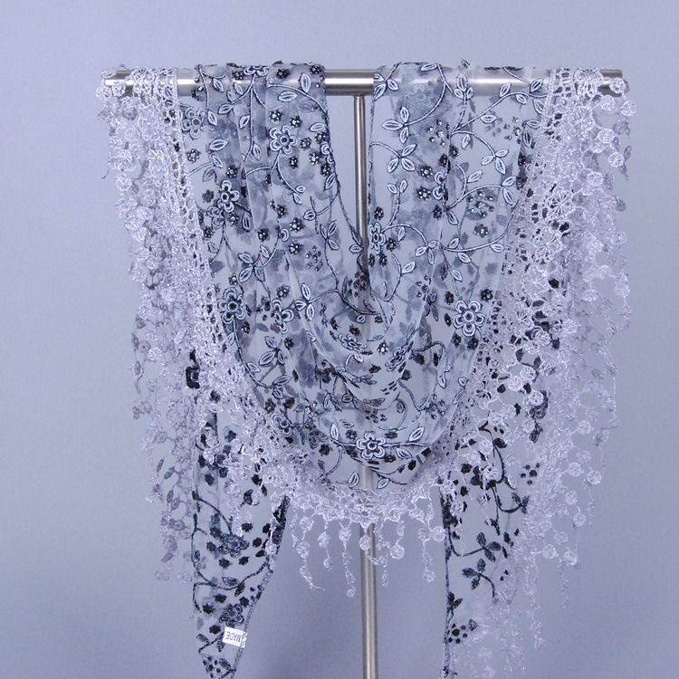 Elegant Triangulär Scarf Med Spetskant