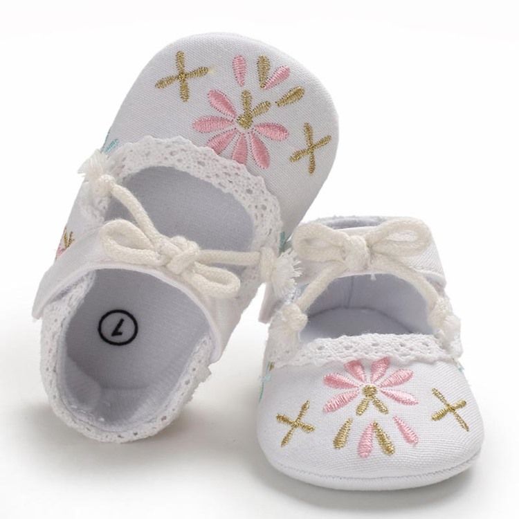 Broderi Babyskor