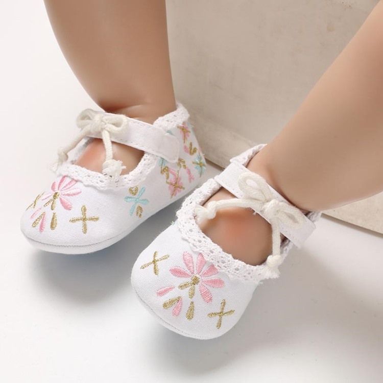 Broderi Babyskor