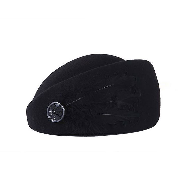 Fjäderdekorerad Baskerhatt I Ull