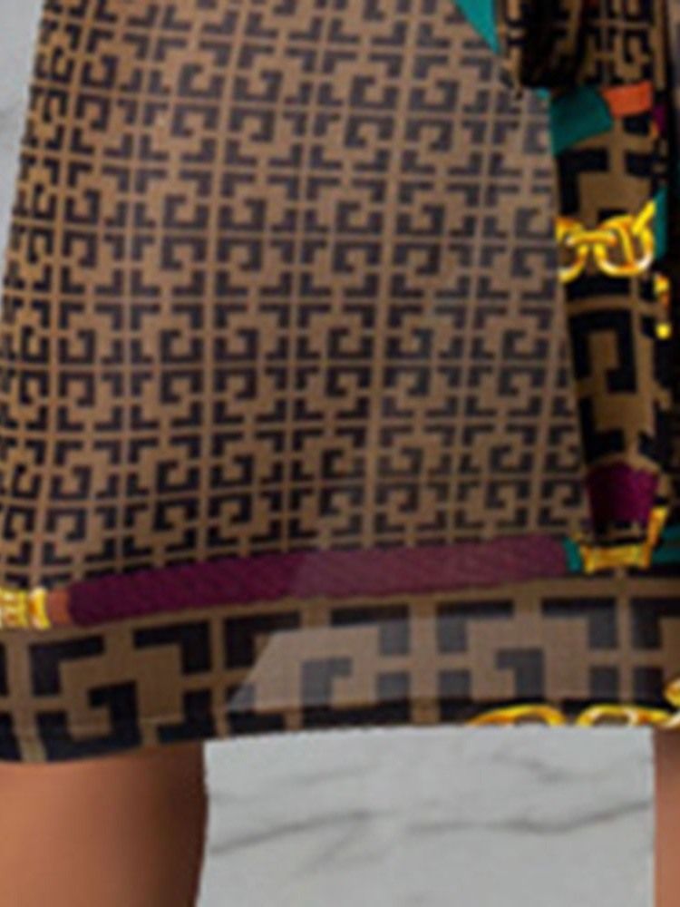 Geometrisk Klänning För Afrikanskt Mode Mellan Kalven