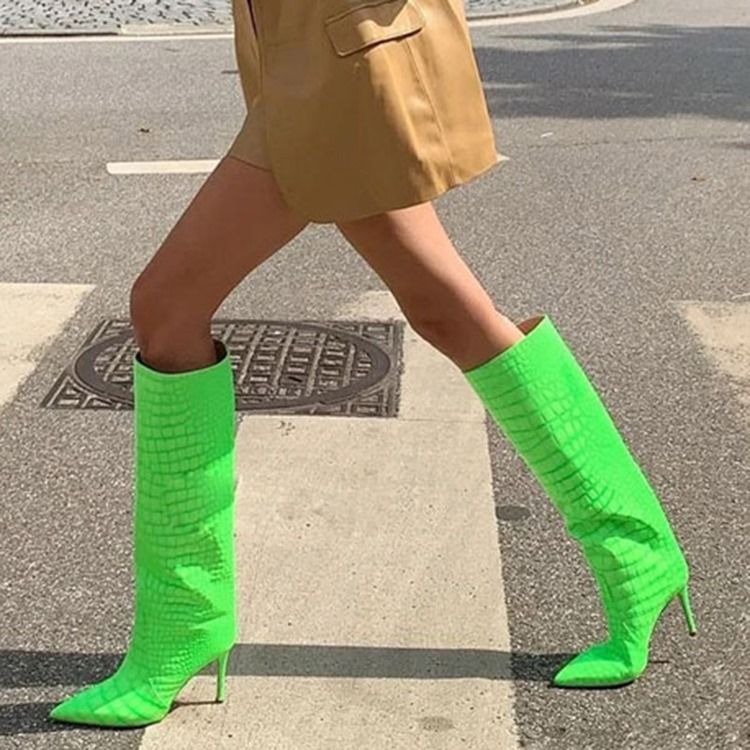 Vanliga Slip-On Stövlar Med Spetsad Tå Alligatormönster