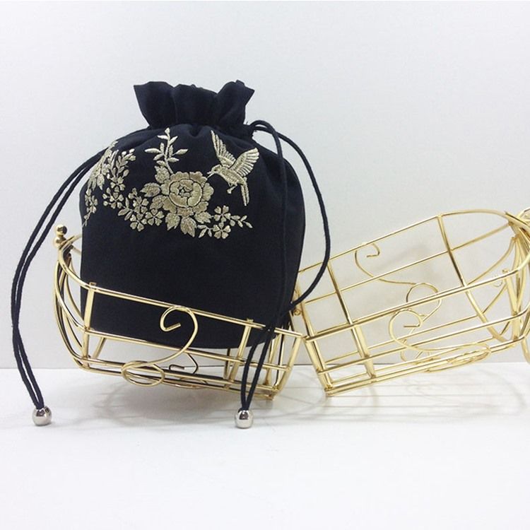 Vogue Metal Cage Broderi Crossbody-Väska