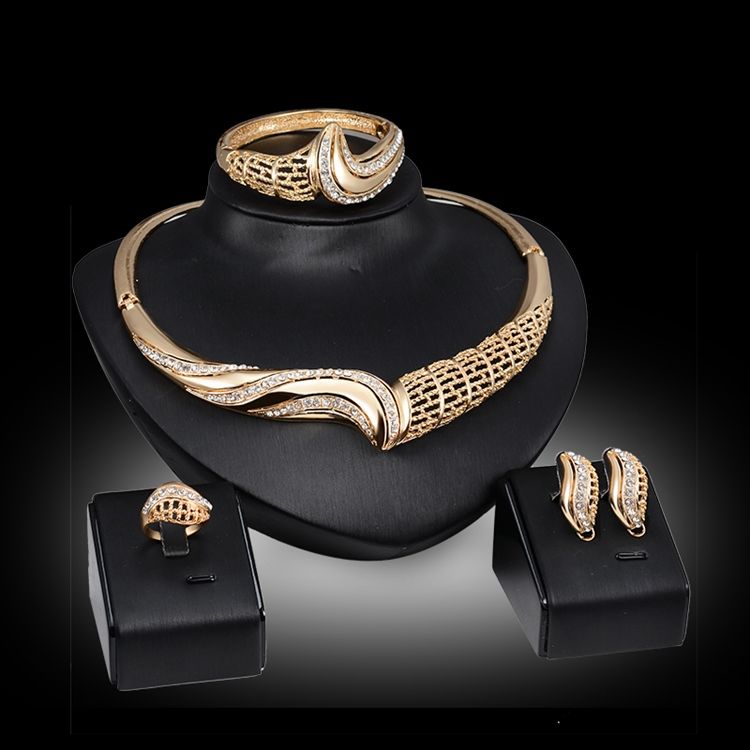 Överdriva Curvy Diamante Smyckesset