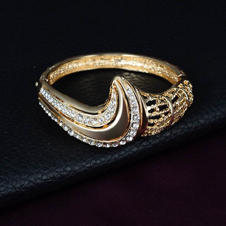 Överdriva Curvy Diamante Smyckesset