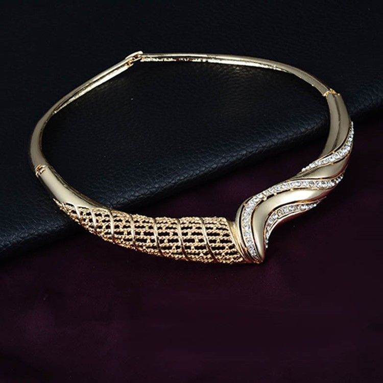 Överdriva Curvy Diamante Smyckesset