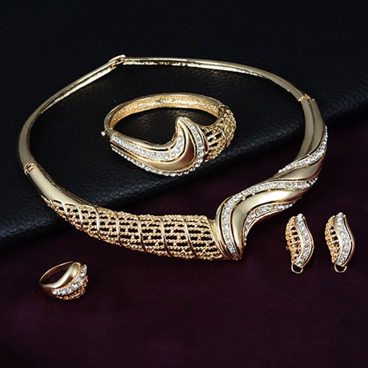 Överdriva Curvy Diamante Smyckesset