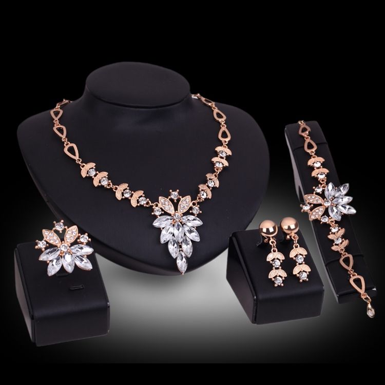 Splendid White Safir Flower Smycken Set