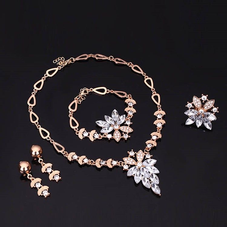 Splendid White Safir Flower Smycken Set
