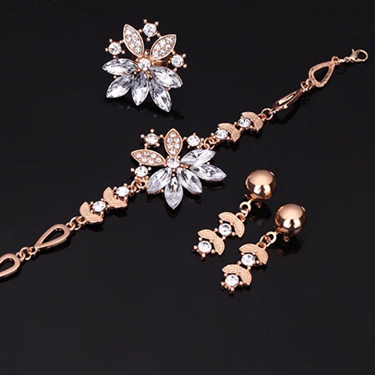 Splendid White Safir Flower Smycken Set