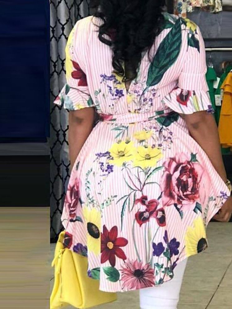 Asymmetrisk Blus Med Utsvängning I Afrikanskt Mode