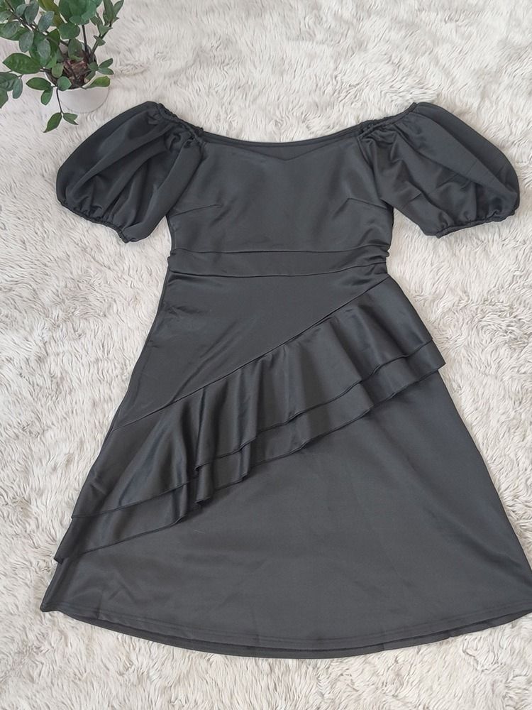 Asymmetrisk Halvärm Off Shoulder Puffärm Klänning Med Hög Midja