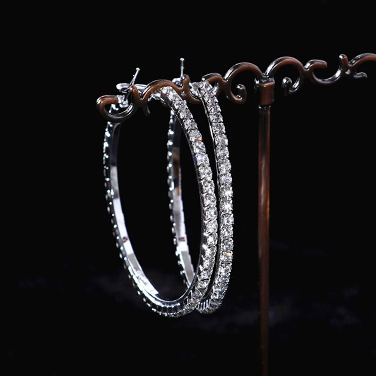 Enfärgade Födelsedagsörhängen I Silver