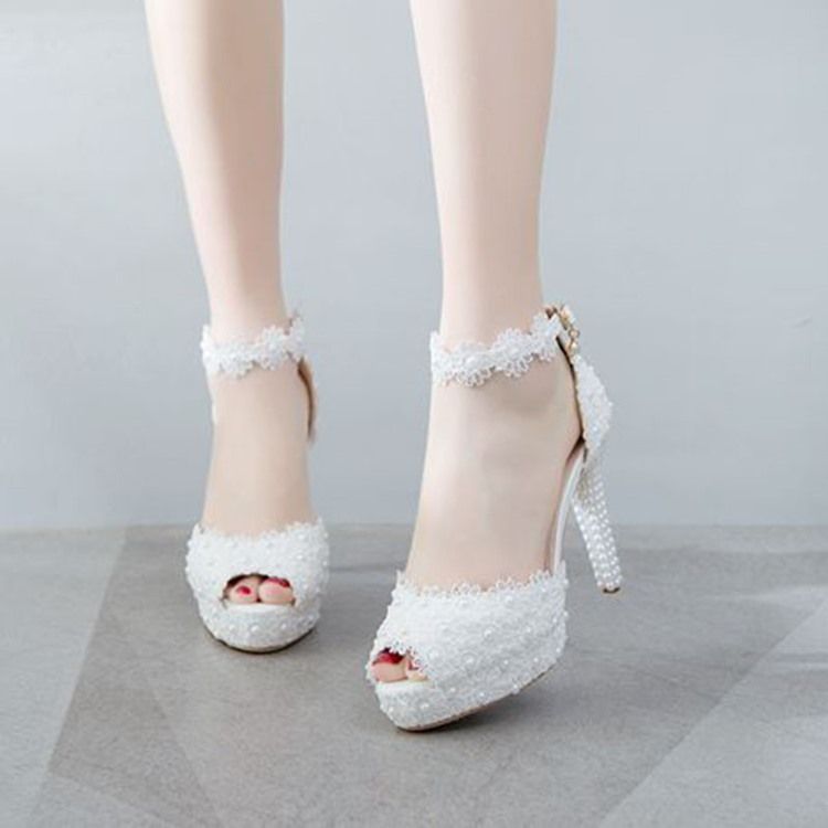 Hältäckande Peep Toe Line-Style Spänne Appliques Sandaler