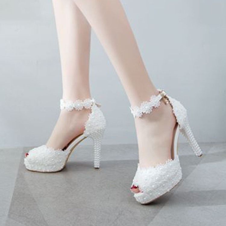 Hältäckande Peep Toe Line-Style Spänne Appliques Sandaler