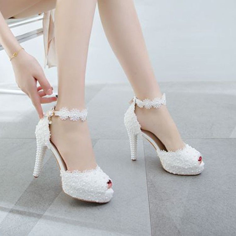 Hältäckande Peep Toe Line-Style Spänne Appliques Sandaler