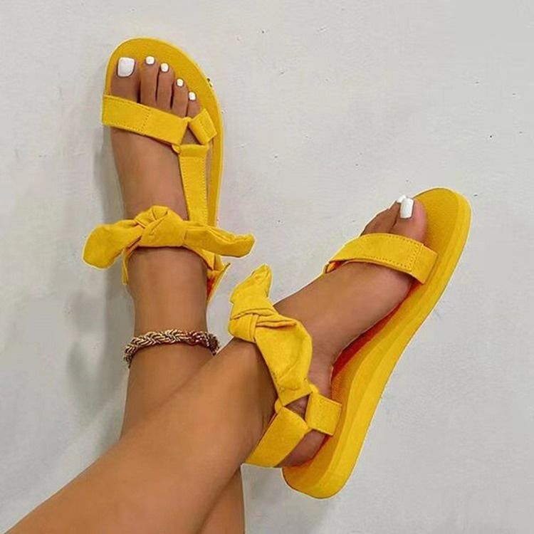 Platt Med Kardborreband Med Öppen Tå Västerländska Sandaler