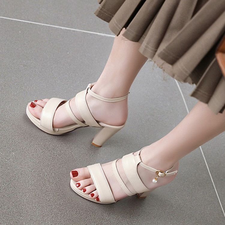 Sandaler I Tålinje-Stil Med Chunky Häl Med Spänne