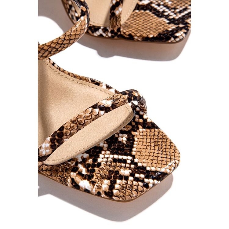 Serpentine Toe Ring Slip-On Damtofflor