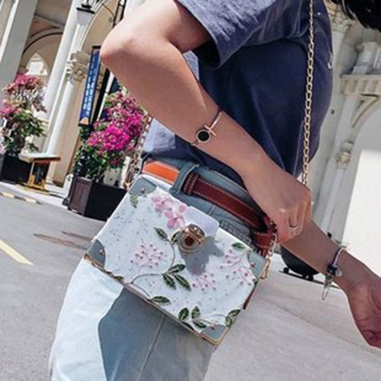 Broderi Blommiga Pu Flap Crossbody-Väskor