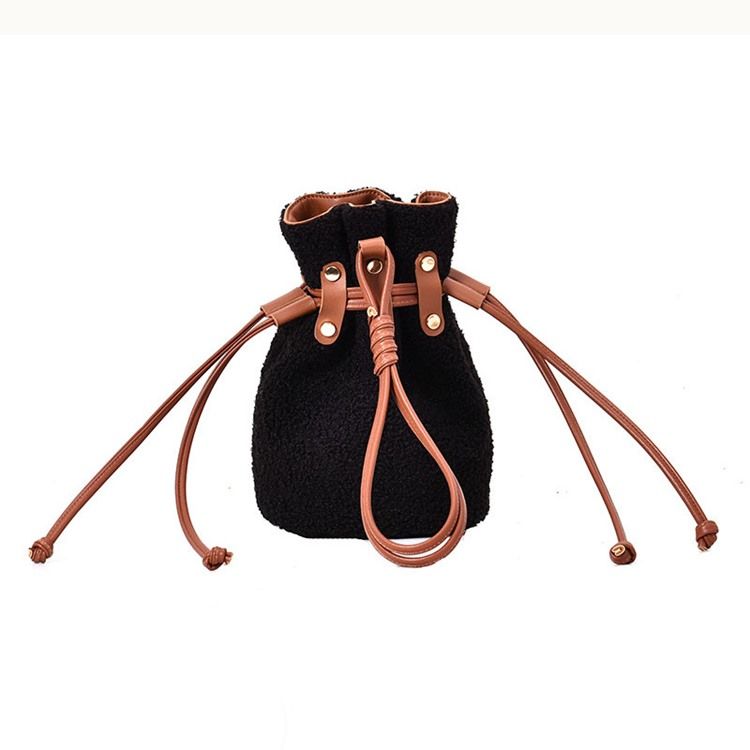 Enkla Fatformade Crossbody-Väskor