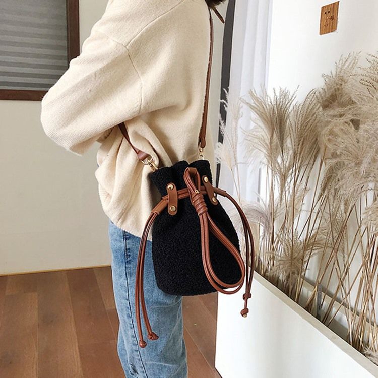Enkla Fatformade Crossbody-Väskor