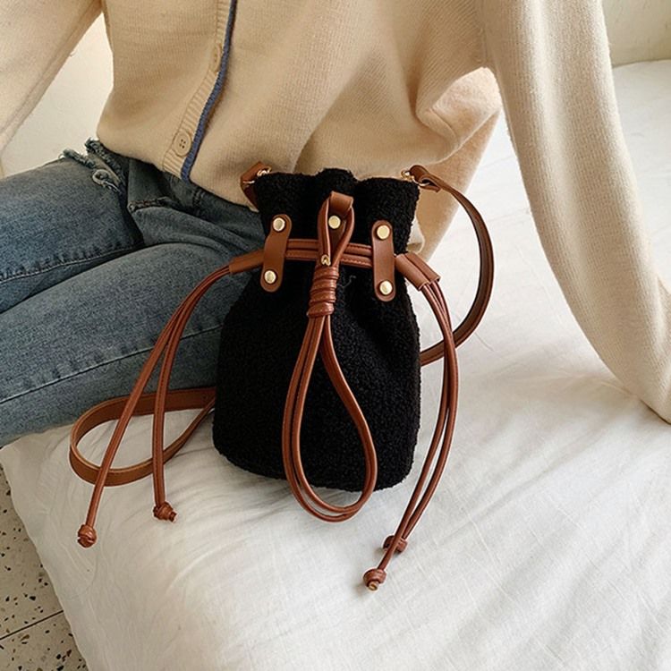 Enkla Fatformade Crossbody-Väskor