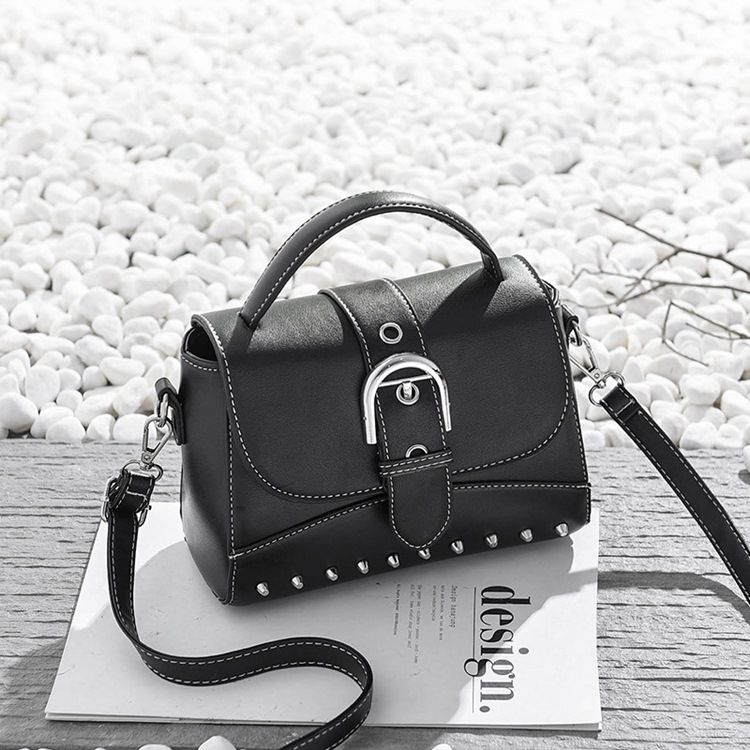 Pu Nit Vanliga Flap Crossbody-Väskor