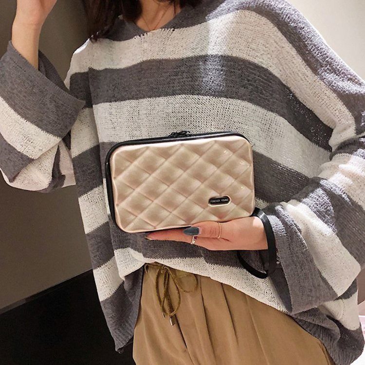 Rutpräglade Pvc Flap Crossbody-Väskor