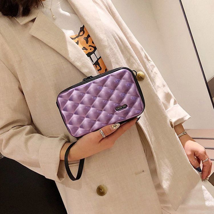 Rutpräglade Pvc Flap Crossbody-Väskor
