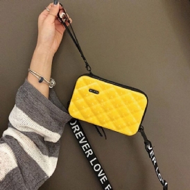 Rutpräglade Pvc Flap Crossbody-Väskor