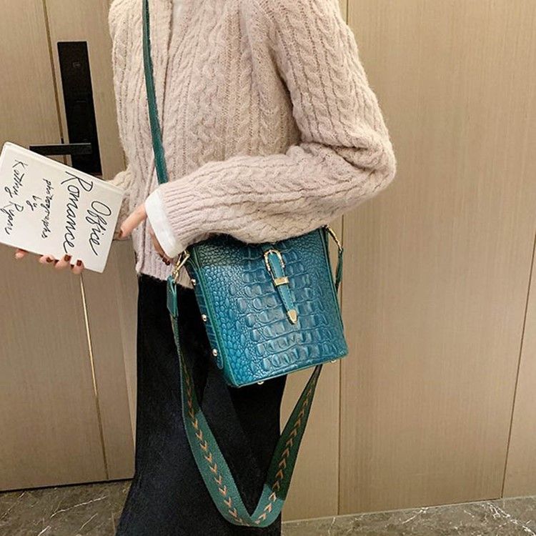 Trådalligator Pu Rektangel Crossbody-Väskor