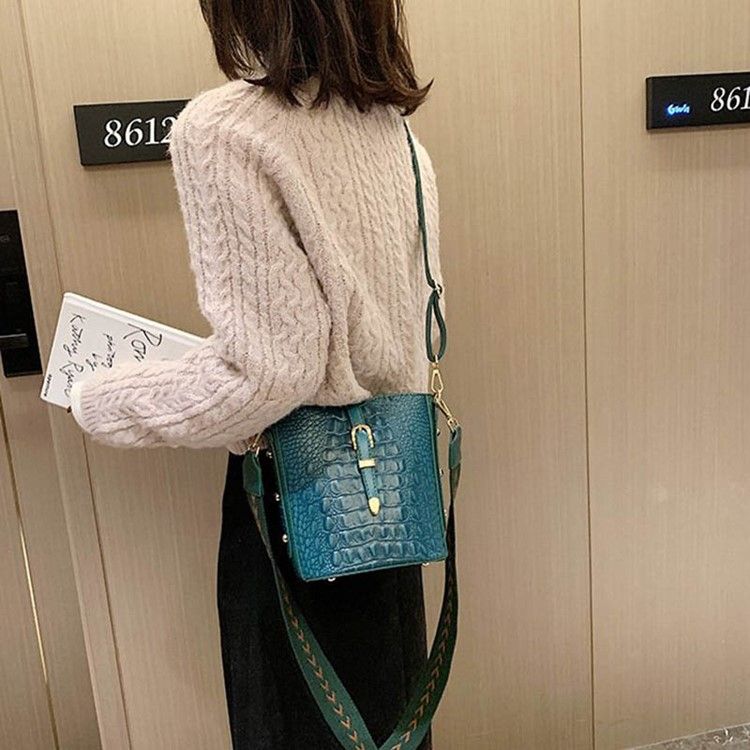 Trådalligator Pu Rektangel Crossbody-Väskor
